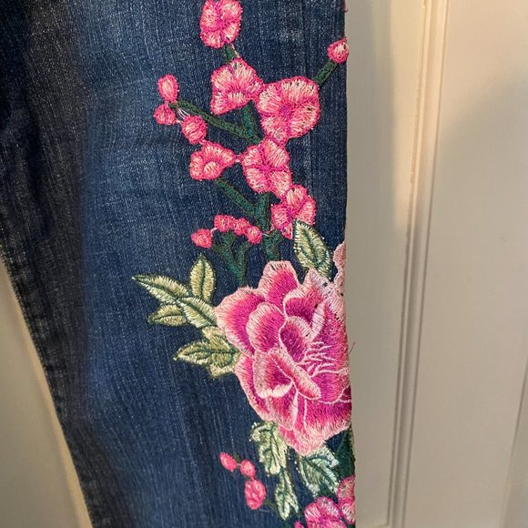 Handmade Embroidered Jeans - Picture 4 of 6